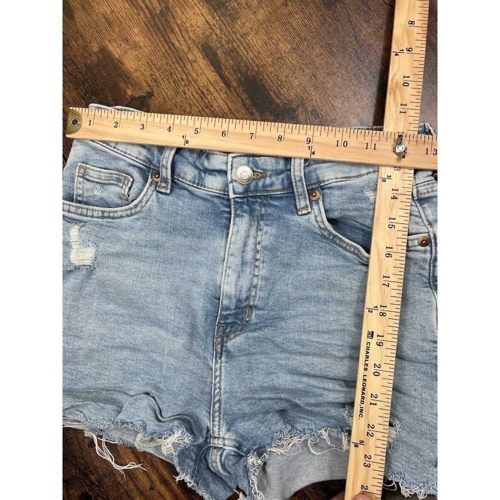 H&M Denim Womens Sz 6 Distressed 90s Boyfriend Jean Shorts Low Waist - Picture 8 of 9